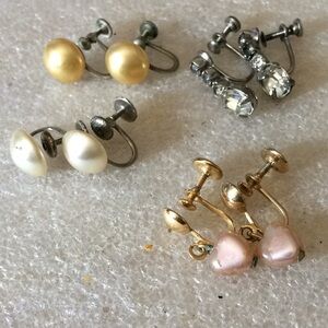 Vintage screw back 4 earrings